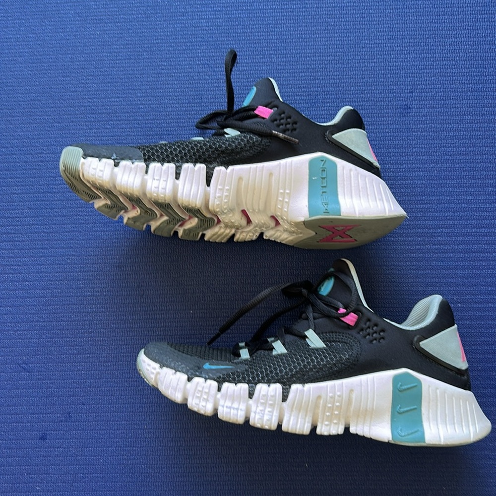 Nike Metcon 4 👟 Black with Aqua accents 7.5
